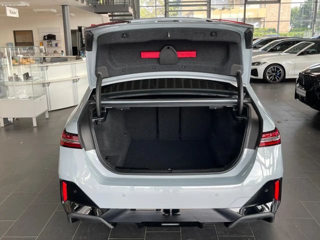 BMW 520 520i M-Sport Sedan