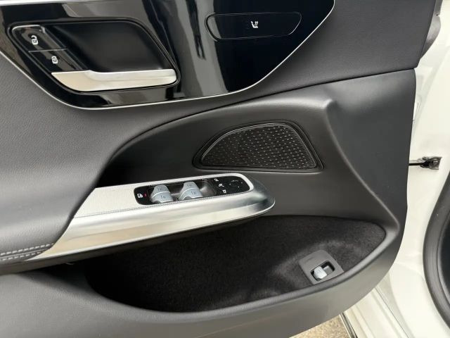 Mercedes-Benz E 200 AMG Line Sedan