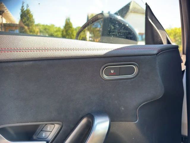 Mercedes-Benz CLA 200 AMG Line