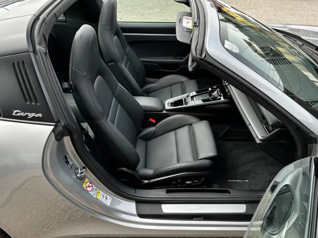 Porsche 992 4 Cabrio Targa