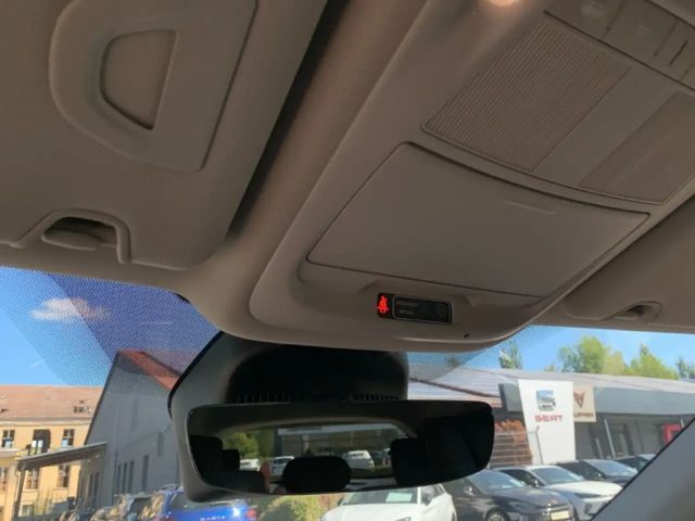 Renault Koleos Blue Initiale Paris