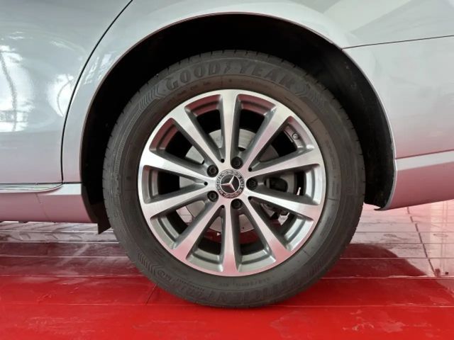 Mercedes-Benz E 200 EXCLUSIVE Sedan