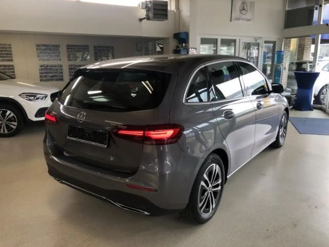 Mercedes-Benz B 200 Progressive Sedan