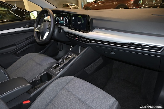 Volkswagen Golf 1.5 eTSI Golf VIII IQ.Drive Move