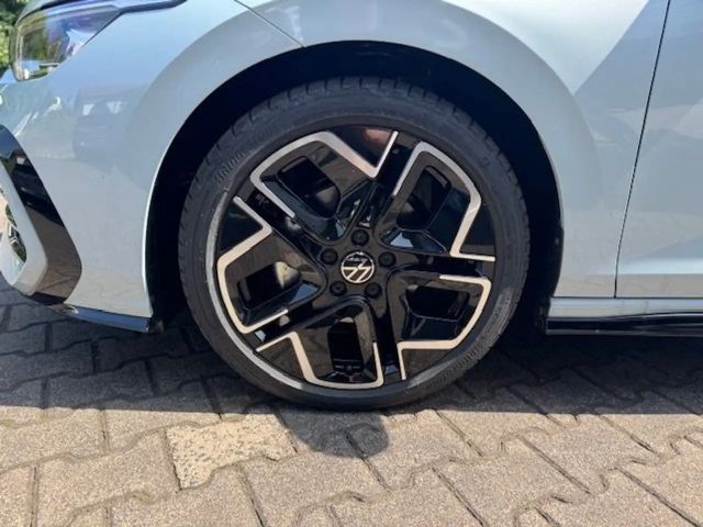 Volkswagen Golf 1.5 eTSI DSG R-Line Variant