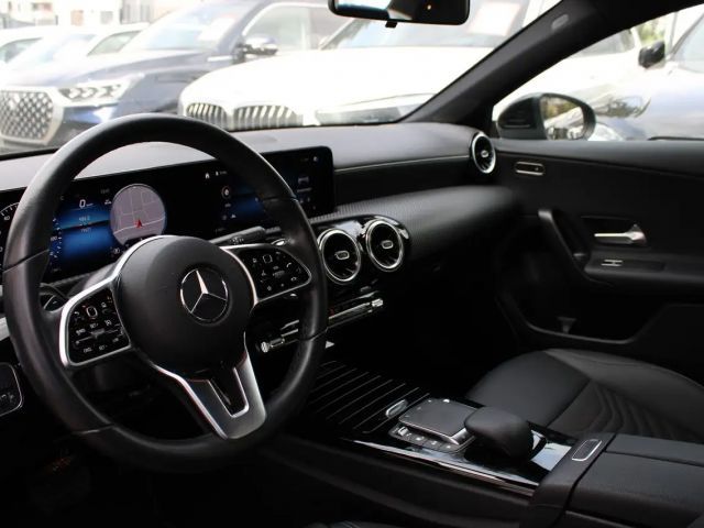 Mercedes-Benz A 200 A 200 d