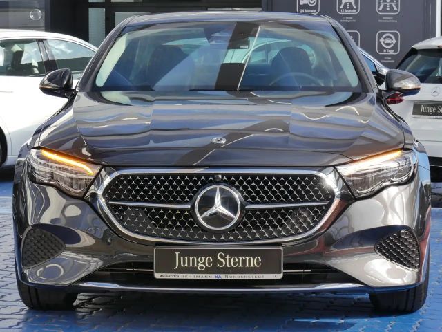 Mercedes-Benz E 200 AVANTGARDE Sedan