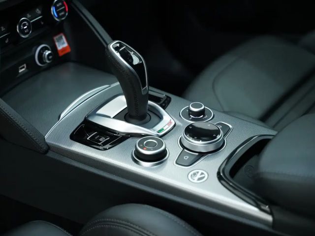 Alfa Romeo Stelvio Q4 Turbo Veloce