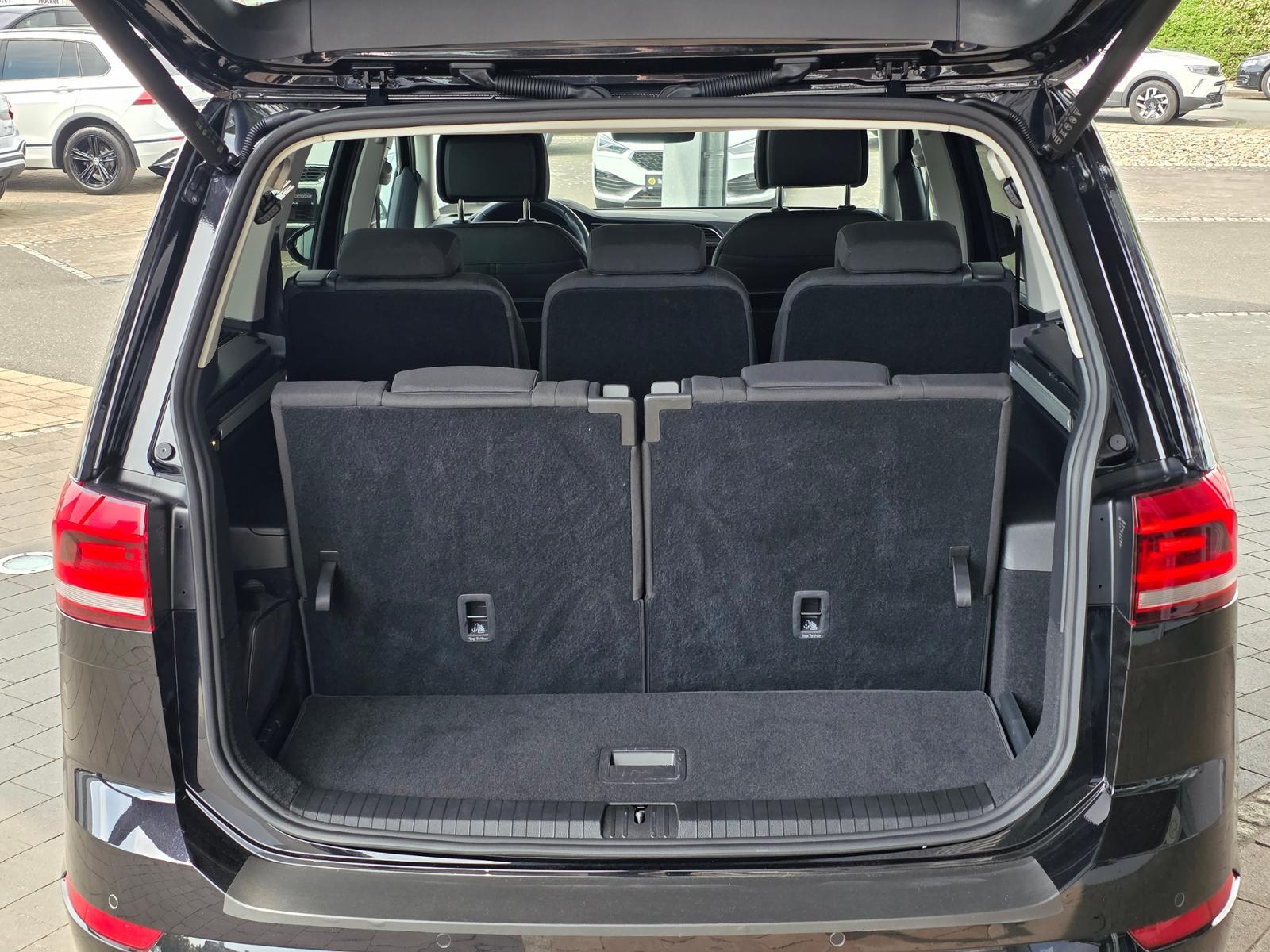 Volkswagen Touran 1.5 TSI DSG IQ.Drive R-Line