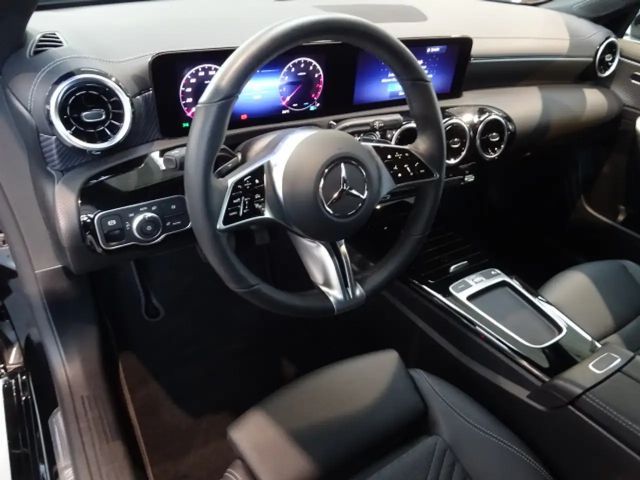 Mercedes-Benz CLA 180 Coupé Progressive