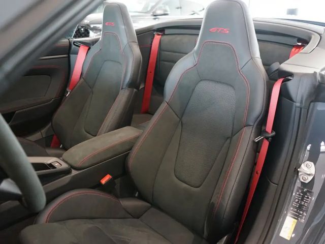 Porsche 992 Cabrio Carrera GTS