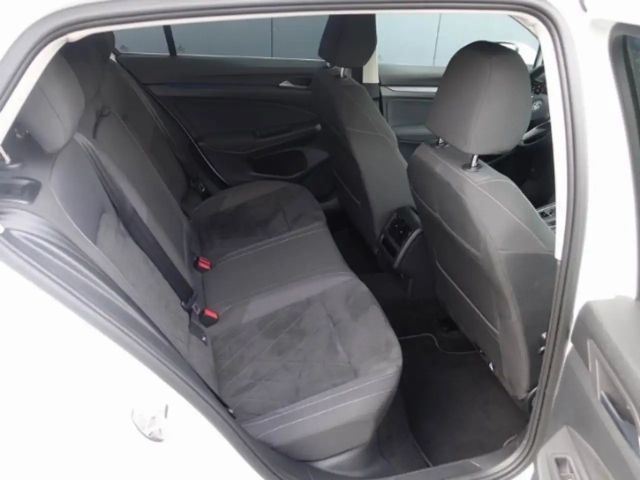 Volkswagen Golf 2.0 TSI DSG Golf VIII Style