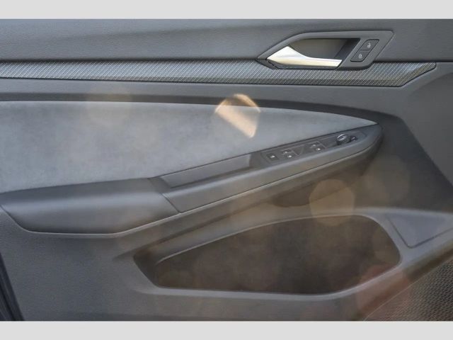 Volkswagen Golf 1.5 eTSI DSG Golf VIII R-Line