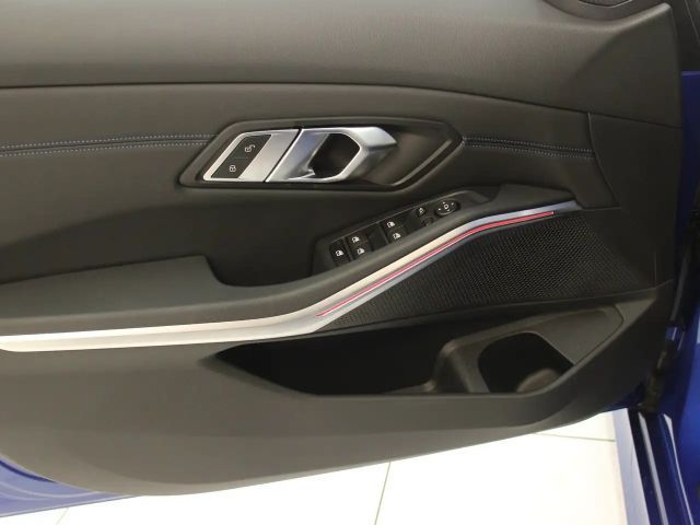 BMW 320 320i M-Sport Sedan