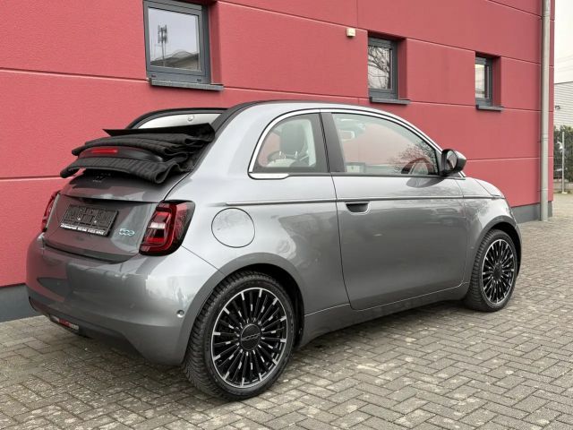 Fiat 500e La Prima