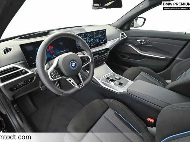 BMW 330 330e M-Sport xDrive
