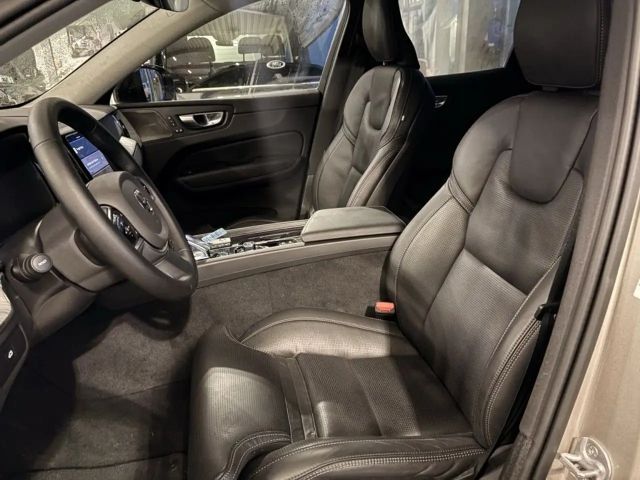 Volvo XC60 AWD Dark Plus