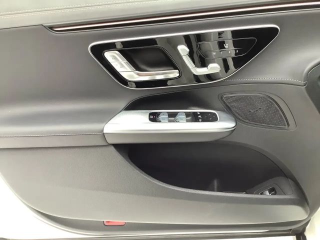 Mercedes-Benz EQE 300 Sedan