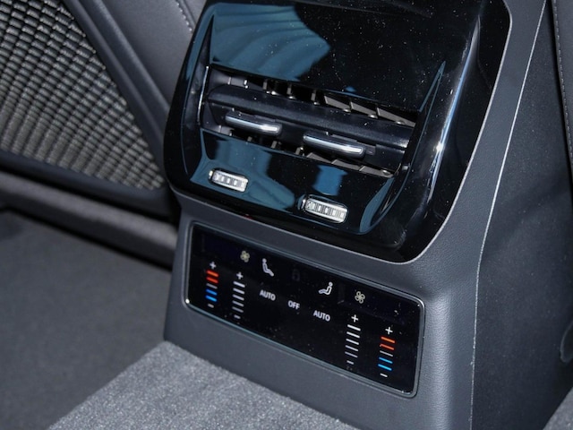 Audi A6 Avant Quattro S-Tronic