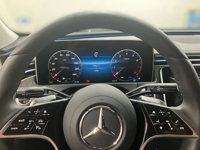 Mercedes-Benz E 200 AVANTGARDE Sedan