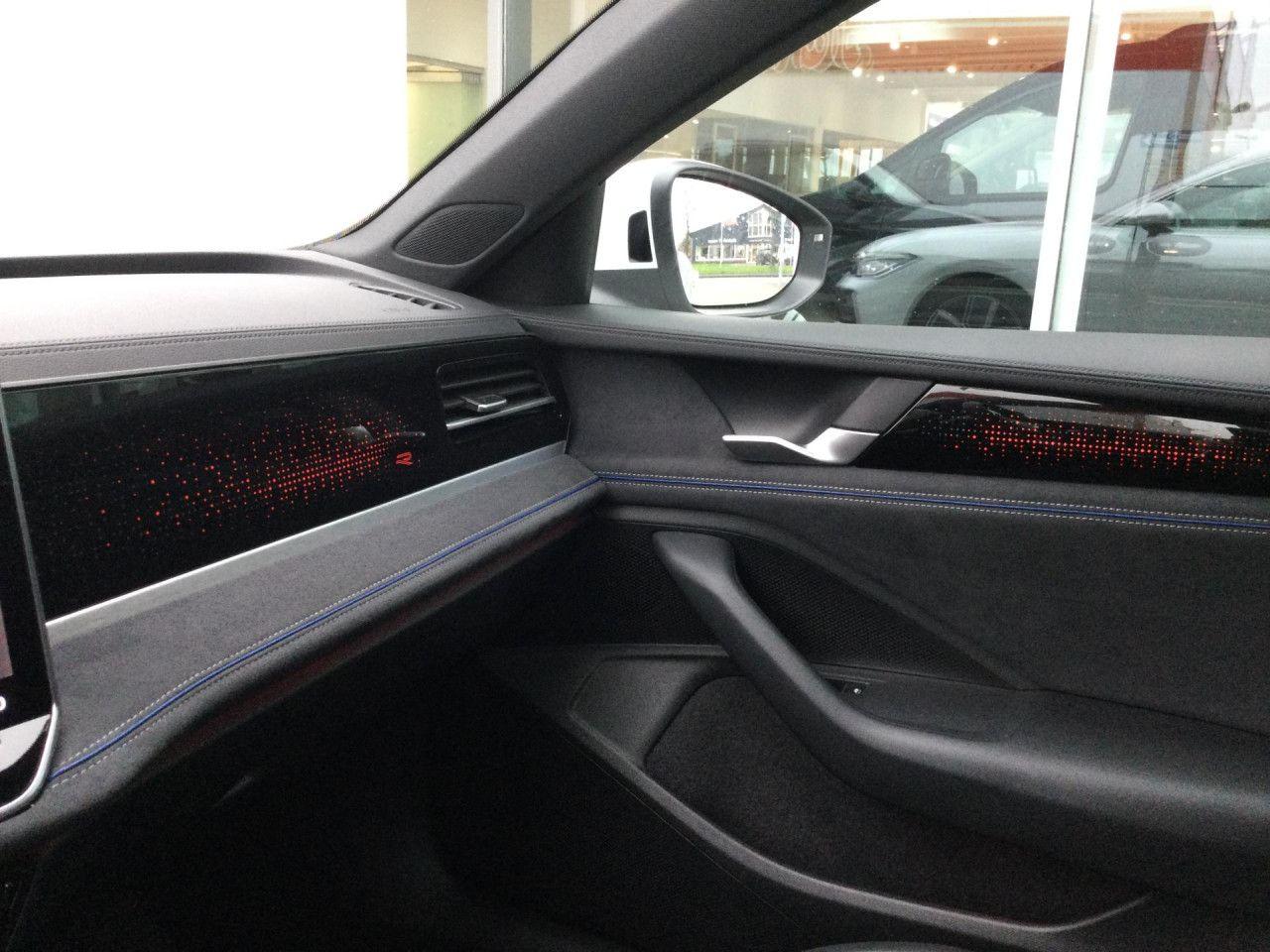 Volkswagen Passat 1.5 eTSI DSG R-Line Variant