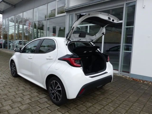 Toyota Yaris Hatchback Hybride Team D