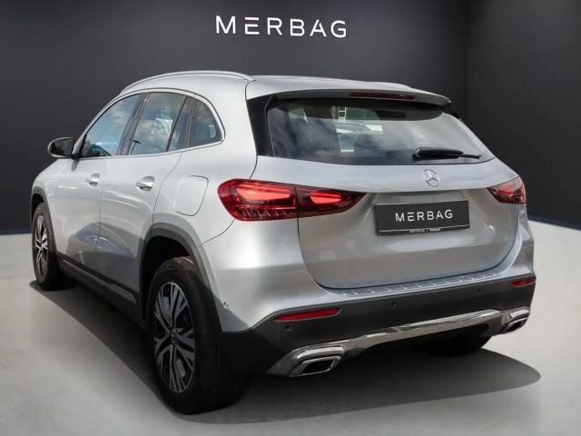 Mercedes-Benz GLA 180 W-Paket ParkAss. LED SpurH el.Heck LM