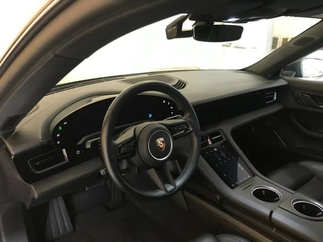 Porsche Taycan 4 Cross Turismo