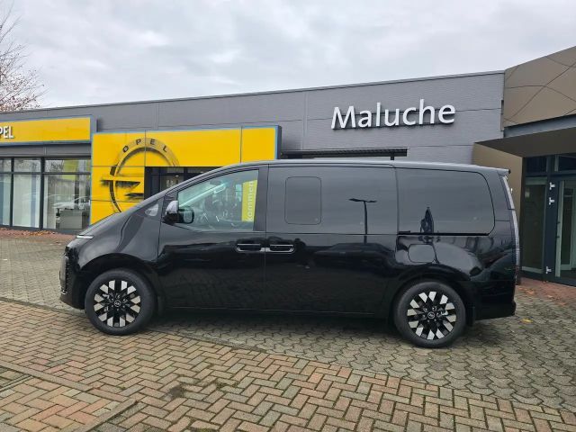 Hyundai Staria Signature