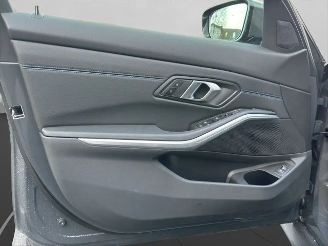 BMW 320 320d M-Sport Sedan