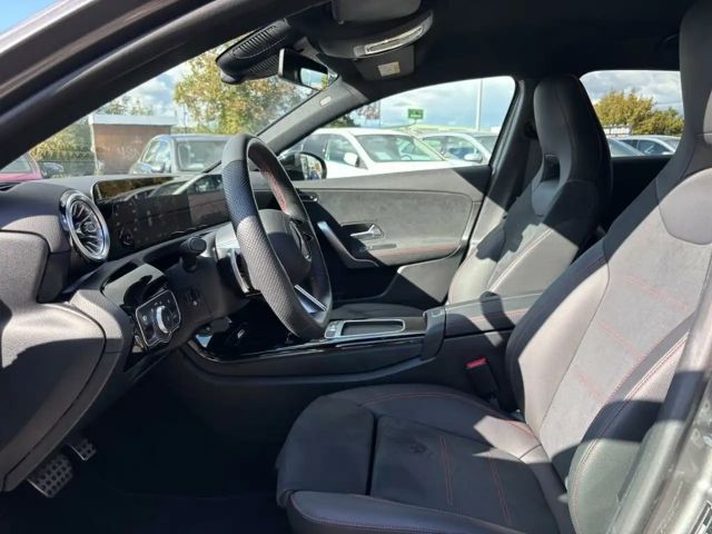 Mercedes-Benz A 220 4MATIC AMG Line