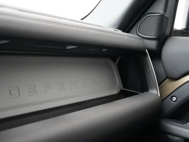 Land Rover Defender 3.0 Dynamic SE