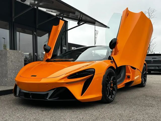 McLaren Artura Spider
