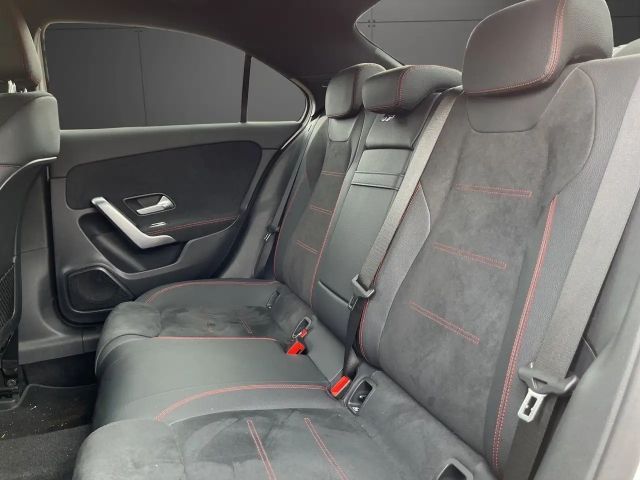 Mercedes-Benz A 250 4MATIC AMG Line