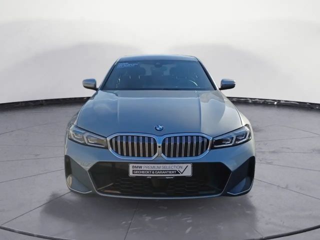 BMW 320 320i M-Sport Sedan