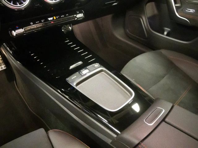 Mercedes-Benz CLA 200 AMG Line