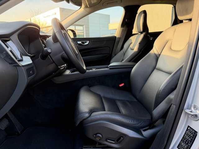 Volvo XC60 Dark Plus