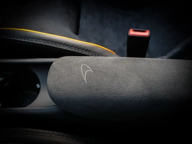 McLaren Artura Spider