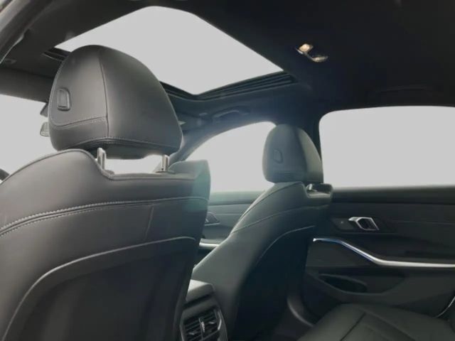 BMW 330 330i M-Sport Sedan xDrive