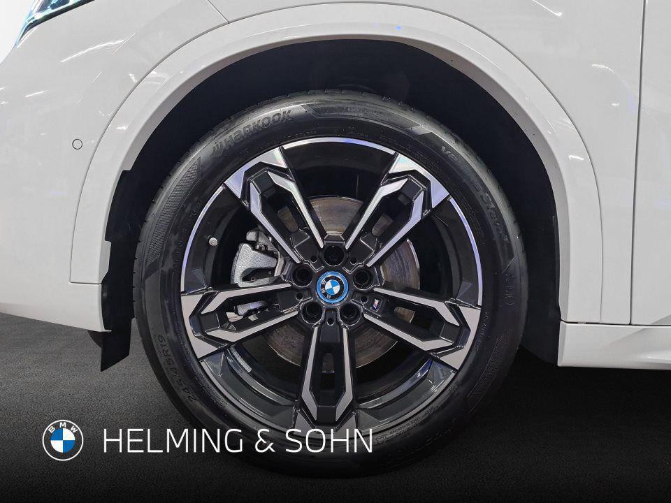 BMW iX2 xDrive30