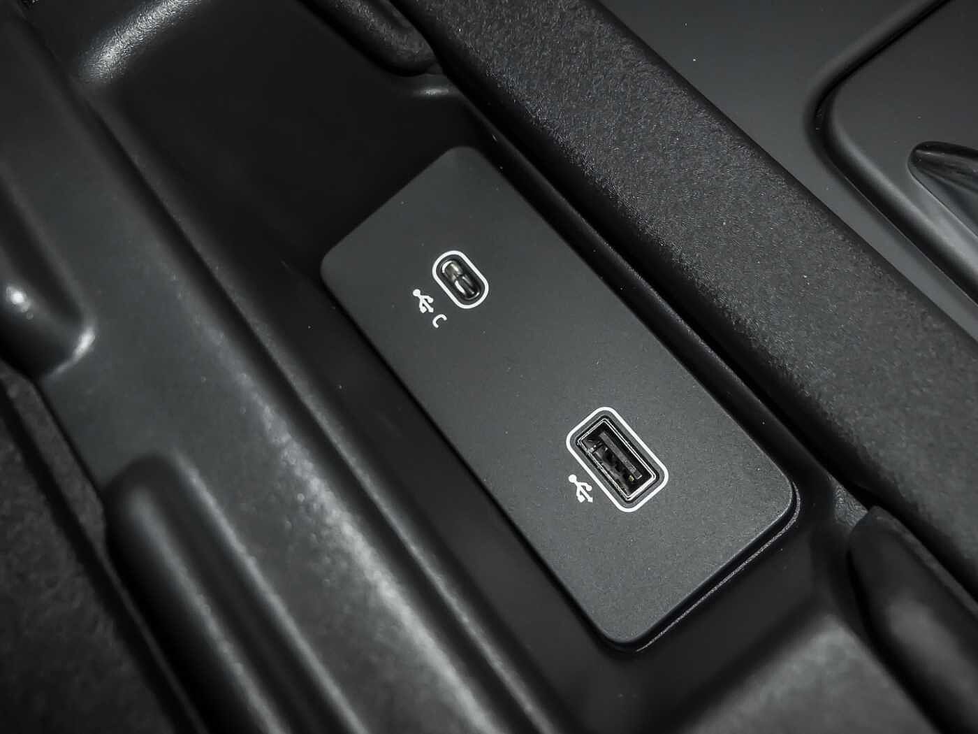 Land Rover Discovery D300 Dynamic HSE