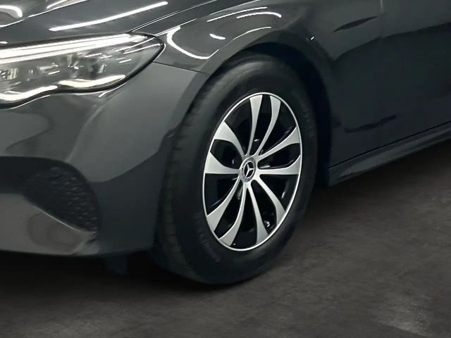 Mercedes-Benz E 200 AVANTGARDE Sedan