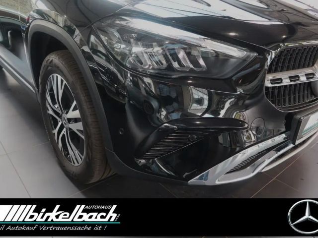 Mercedes-Benz GLA 200 Advanced 7G LED RFK  LHZ Apple