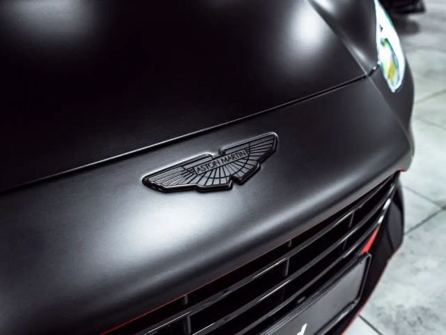 Aston Martin Vantage *Q Paint*Black Beast*Carbon*1/333*New