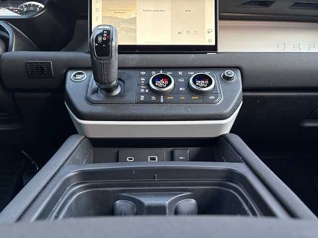 Land Rover Defender 110 SE