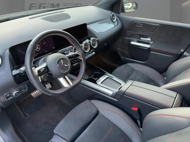 Mercedes-Benz B 200 AMG Line Sedan