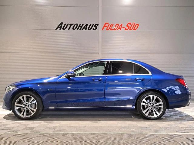 Mercedes-Benz C 300 C 300 e Sedan