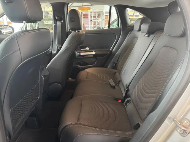 Mercedes-Benz GLA 180 GLA 180 d Progressive