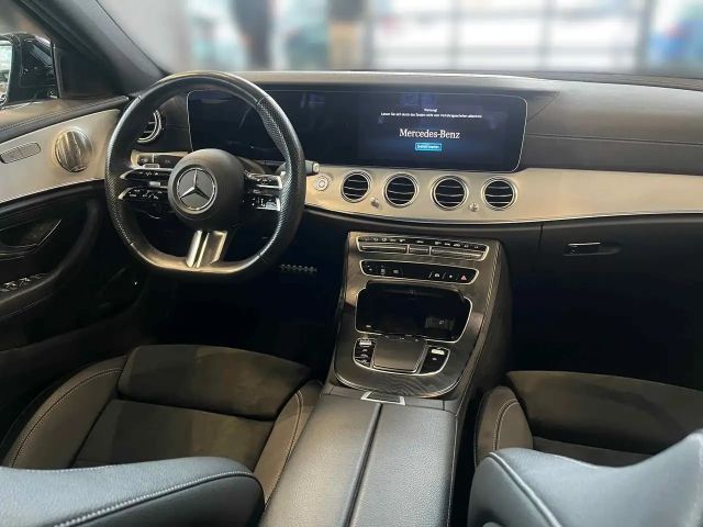 Mercedes-Benz E 220 AMG Line E 220 d Sedan
