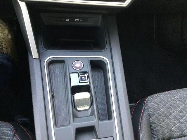 Seat Leon 1.5 eTSI FR-lijn Sportstourer